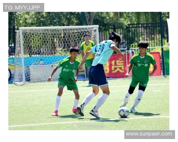 足球小能手联赛背后的友谊与竞争关系探讨 足球小能手联赛背后的友谊与竞争关系探讨