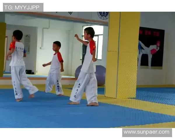 踢足球坚持的力量与毅力让我们在运动中收获成长与友谊